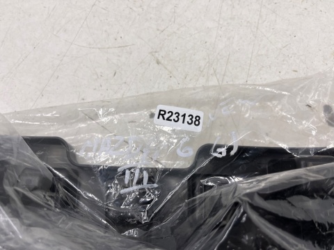 Podkładka pod tablicę zderzaka Mazda 6 III GJ GL 12-24r. przednia podstawa tablicy rejestracyjnej NOWA oryginalna przód