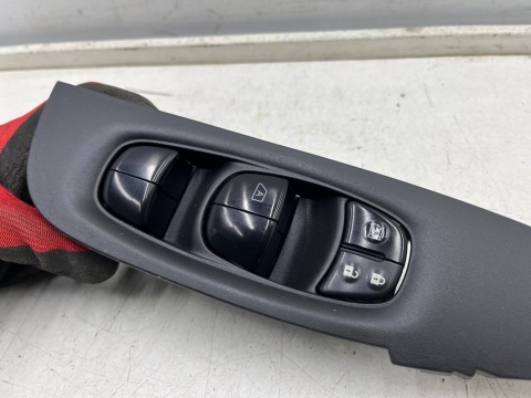 Przełącznik Nissan X-Trail III T32 Rogue 13-21r. panel przycisk podnoszenia szyb lewy przedni kierowcy lewy przód EUROPA