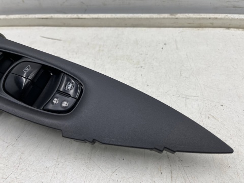 Przełącznik Nissan X-Trail III T32 Rogue 13-21r. panel przycisk podnoszenia szyb lewy przedni kierowcy lewy przód EUROPA