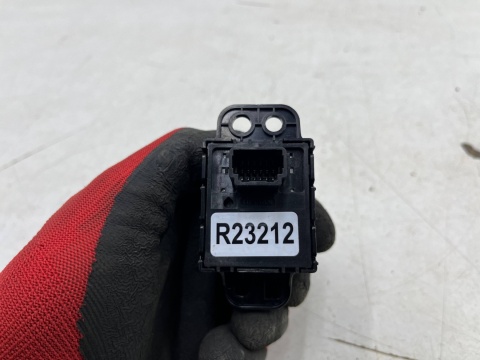 Przełącznik Nissan X-Trail III T32 Rogue 13-21r. przycisk elektrycznego hamulca ręcznego