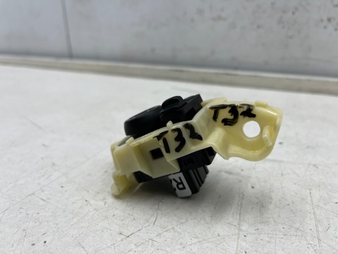 Przełącznik Nissan X-Trail III T32 Rogue 13-21r. przycisk regulacji składania lusterek elektrycznych EU