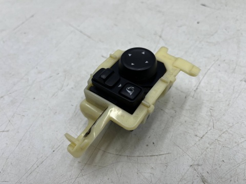 Przełącznik Nissan X-Trail III T32 Rogue 13-21r. przycisk regulacji składania lusterek elektrycznych EU