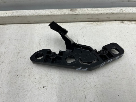 Ślizg BMW X1 U11 22r.- prawe przednie górne mocowanie zderzaka do błotnika wspornik uchwyt prowadnica prawy przód ORYGINALNY