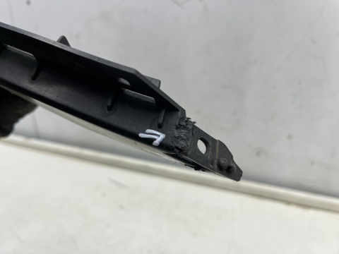 Ślizg Mercedes CLA c117 x117 w117 13-19r. lewe przednie górne mocowanie zderzaka wspornik uchwyt lewy przód ORYGINALNY