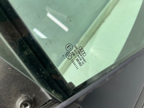 Szyba boczna Audi A3 8P Sportback 5d 03-13r. LEWA tylna ramka szyby drzwi podnośnik szyb lewy tył