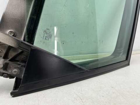 Szyba boczna Audi A3 8P Sportback 5d 03-13r. LEWA tylna ramka szyby drzwi podnośnik szyb lewy tył