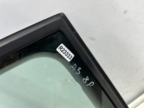 Szyba boczna Audi A3 8P Sportback 5d 03-13r. LEWA tylna ramka szyby drzwi podnośnik szyb lewy tył