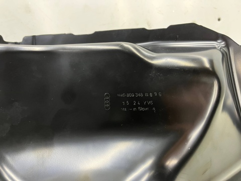 Ćwiartka Audi Q7 II 4M 15r.- prawy tylny łącznik nadkola poszycie NOWE ORYGINALNE prawy tył 4m0809818a