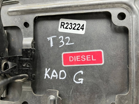 Klapka wlewu paliwa Nissan X-Trail III T32 Rogue 13-21r. kod koloru KAD G z korkiem