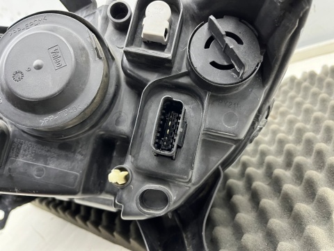 Lampa reflektor Dacia Sandero 2 II Lift Logan 2 II 12-16r. prawa przednia zwykła prawy przód Europa 260107615r