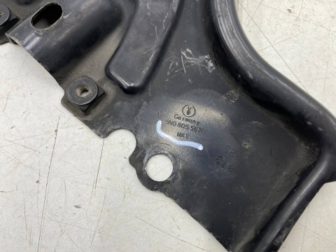 Pas przedni VW Tiguan I 5n0 07-16r. środkowe przednie mocowanie zamka maski łącznik pasa wspornik zaczep przód