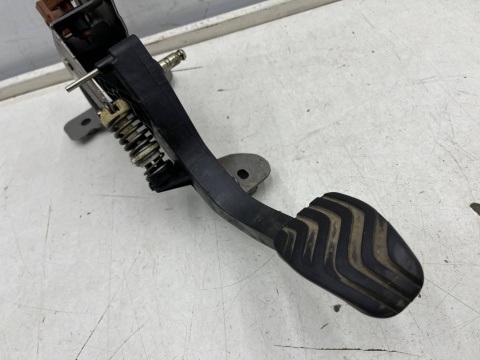 Pedał sprzęgła Nissan X-Trail III T32 Rogue 13-21r. czujnik EUROPA 465034208r