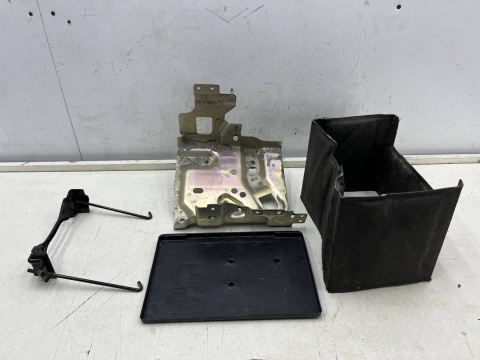 Podstawa akumulatora Nissan X-Trail III T32 Rogue 13-21r. mocowanie obudowa obejma akumulatora