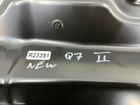 Poszycie Audi Q7 II 4M 15r.- NOWY pas tylny próg bagażnika dolne poszycie zewnętrzne mocowanie belki zderzaka wanna