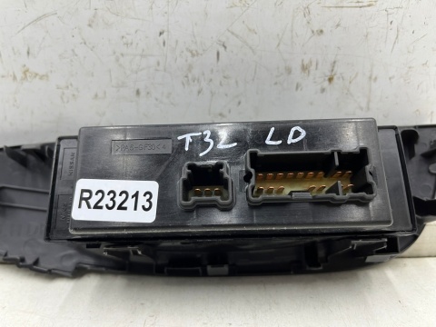 Przełącznik Nissan X-Trail III T32 Rogue 13-21r. panel przycisk podnoszenia szyb lewy przedni kierowcy lewy przód EUROPA