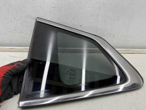 Szyba boczna Nissan X-Trail III T32 Rogue 13-21r. trójkąt lewa tylna karoseryjna ciemna lewy tył oryginalna