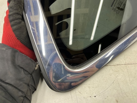 Szyba boczna Nissan X-Trail III T32 Rogue 13-21r. trójkąt prawa tylna karoseryjna ciemna prawy tył oryginalna