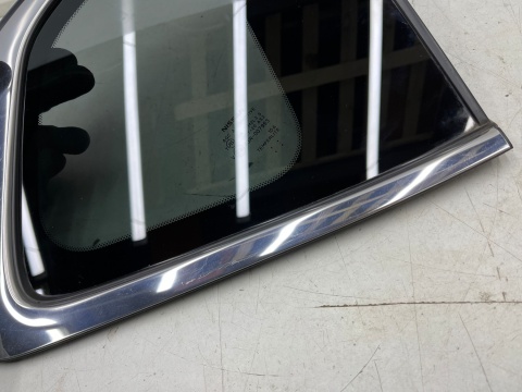 Szyba boczna Nissan X-Trail III T32 Rogue 13-21r. trójkąt prawa tylna karoseryjna ciemna prawy tył oryginalna