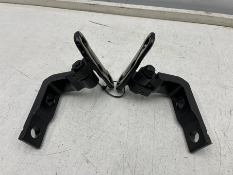 Zawias drzwi Volvo XC90 II 14r.- zawiasy lewych przednich drzwi lewy przód góra dół komplet 31424607 31424585