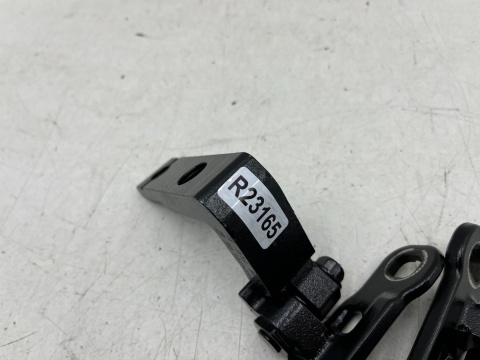 Zawias drzwi Volvo XC90 II 14r.- zawiasy lewych przednich drzwi lewy przód góra dół komplet 31424607 31424585