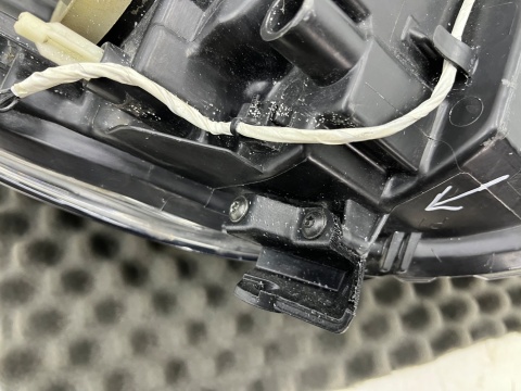 Lampa reflektor Peugeot 108 12-22r. lewa przednia soczewka LED pasek ORYGINALNA Europa lewy przód 90026268