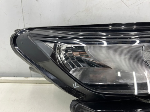 Lampa reflektor Skoda Kodiaq I 16-19r. PRAWA przednia zwykła na żarówki pasek DRL LED prawy przód Europa 566941016b