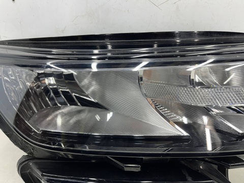 Lampa reflektor Skoda Kodiaq I 16-19r. PRAWA przednia zwykła na żarówki pasek DRL LED prawy przód Europa 566941016b