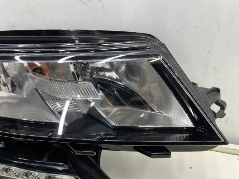 Lampa reflektor Skoda Kodiaq I 16-19r. PRAWA przednia zwykła na żarówki pasek DRL LED prawy przód Europa 566941016b