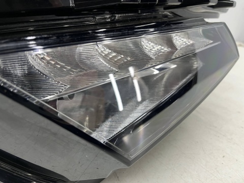 Lampa reflektor Skoda Kodiaq I 16-19r. PRAWA przednia zwykła na żarówki pasek DRL LED prawy przód Europa 566941016b