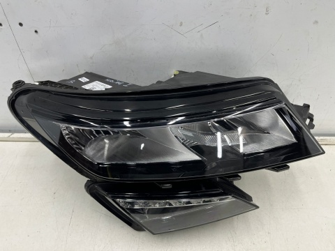 Lampa reflektor Skoda Kodiaq I 16-19r. PRAWA przednia zwykła na żarówki pasek DRL LED prawy przód Europa 566941016b