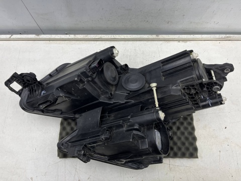 Lampa reflektor Skoda Kodiaq I 16-19r. PRAWA przednia zwykła na żarówki pasek DRL LED prawy przód Europa 566941016b