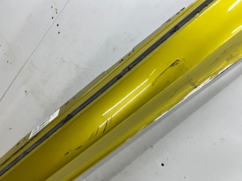 Nakładka progu BMW M3 F80 sedan 13-19r. prawa listwa progowa zewnętrzna próg 8055988