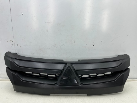Atrapa Mitsubishi L200 5 V 19r.- grill przednia maskownica zderzaka znaczek 7450B264
