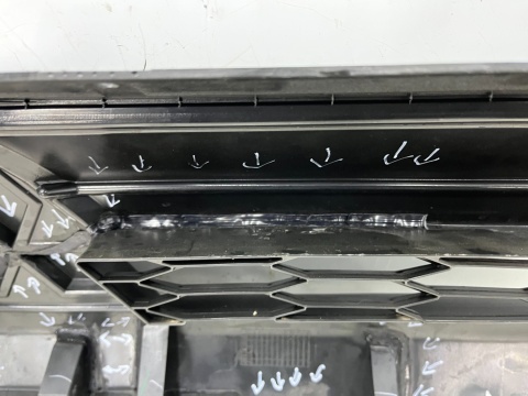 Atrapa Mitsubishi L200 5 V 19r.- grill przednia maskownica zderzaka znaczek 7450B264