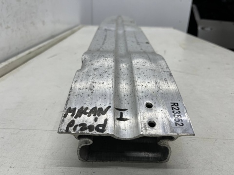 Belka zderzaka Porsche Macan 95b 14r.- przednie wzmocnienie pasa przód oryginalne 8r0807113d