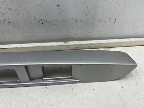 Listwa Mazda 2 I DY 02-07r. blenda nakładka dolna klapy bagażnika na przycisk 3m71-a43404-bf