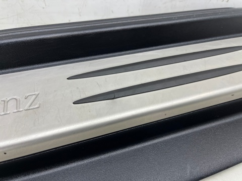 Nakładka progu Mercedes SLK R171 04-11r. prawa wewnętrzna listwa progowa 1716800235