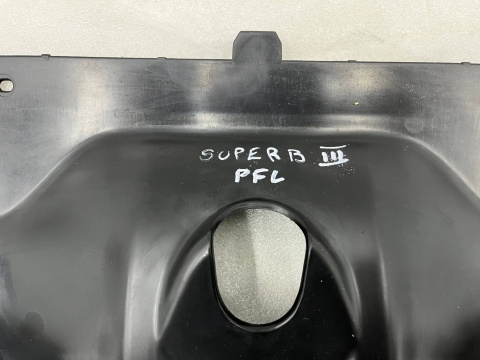 Osłona pasa przedniego Skoda Superb 3 III 15-19r. Przedlift nakładka górna pokrywa zamku maski atrapy nowa oryginalna 3V0853343