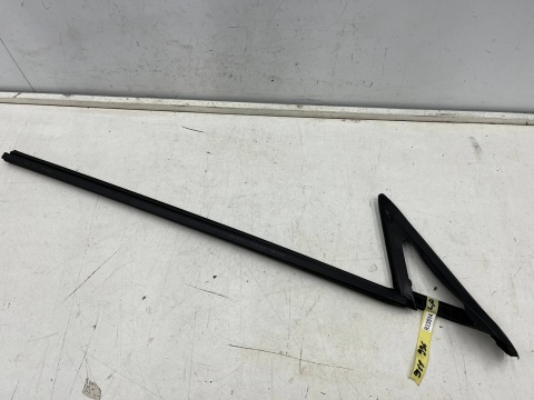 Uszczelka Porsche 911 Carrera 996 Boxster 986 97-06r. lewa przednia listwa zgarniająca wewnętrzna szyby drzwi lewy przód