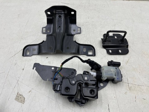 Zamek maski Porsche Macan II 95c 24r.- rygiel mocowanie podstawa zamka maski łącznik pasa komplet