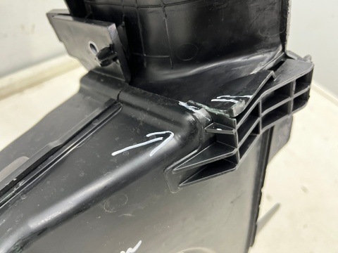 Kanał powietrza Porsche Macan II 95c 24r.- lewa osłona chłodnicy kierownica powietrza zderzaka chłodzenia hamulców wlot