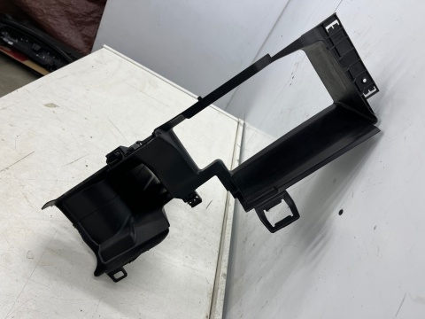 Kanał powietrza Porsche Macan II 95c 24r.- lewa osłona chłodnicy kierownica powietrza zderzaka chłodzenia hamulców wlot