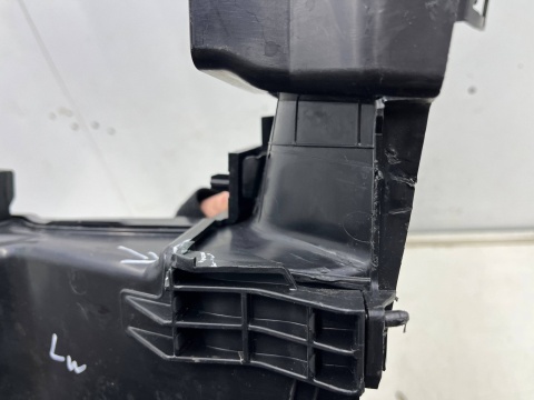 Kanał powietrza Porsche Macan II 95c 24r.- lewa osłona chłodnicy kierownica powietrza zderzaka chłodzenia hamulców wlot