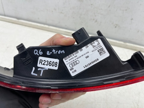 Lampa Audi Q6 e-tron 23r.- lewa tylna lampa przeciwmgielna w zderzak tylny oryginalna lewy tył 85h945701