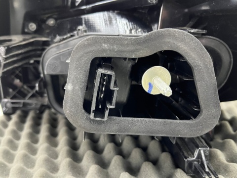 Lampa Opel Corsa F HB 5drzwi 19r.- lewa tylna ORYGINALNA Europa lewy tył 9829317380