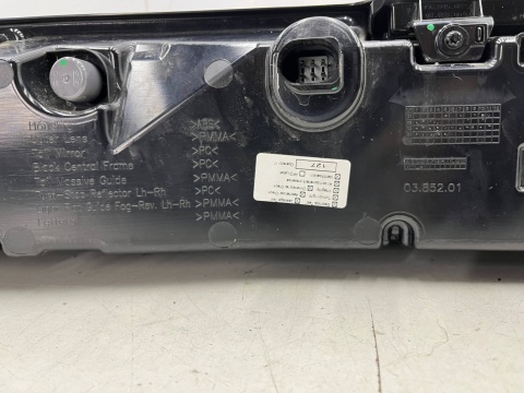 Lampa Porsche Macan II 95c 24r.- tylne światło w klape bagaznika blenda LED 95c945070bc