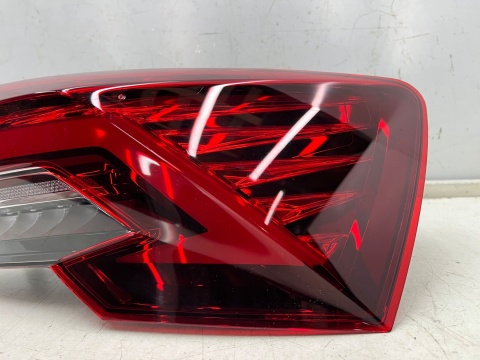 Lampa Skoda Octavia 4 IV sedan kombi 19r.- prawa tylna full LED Crystal Lighting w błotnik oryginalna prawy tył Europa