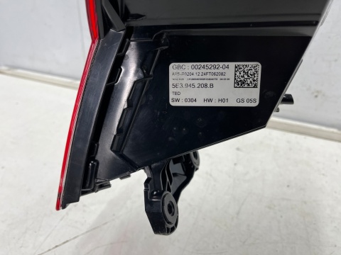 Lampa Skoda Octavia 4 IV sedan kombi 19r.- prawa tylna full LED Crystal Lighting w błotnik oryginalna prawy tył Europa