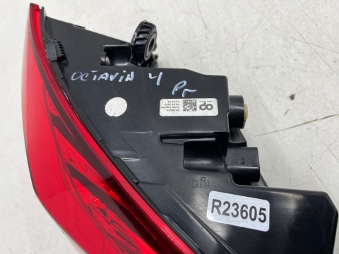 Lampa Skoda Octavia 4 IV sedan kombi 19r.- prawa tylna full LED Crystal Lighting w błotnik oryginalna prawy tył Europa