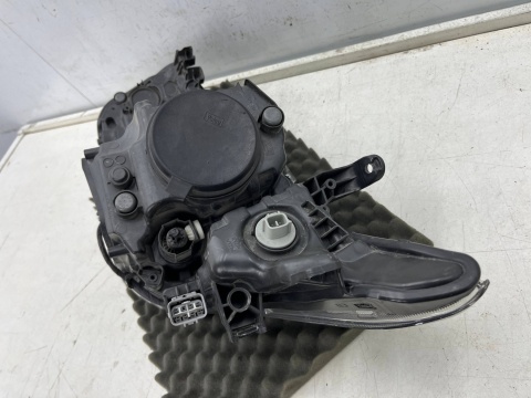 Lampa reflektor Toyota Auris 2 II E18 LIFT 15-18r. prawa przednia soczewka + LED ORYGINALNA Europa prawy przód 81130-02K30